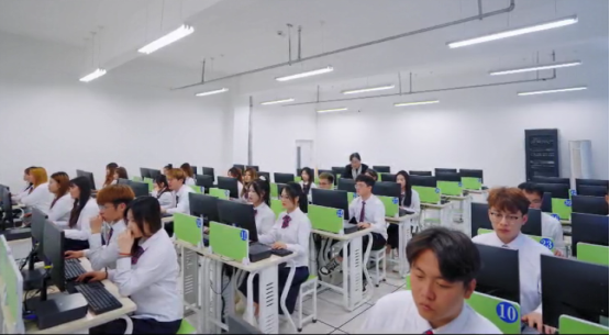 信息技术系(图4) 信息技术系(图4)