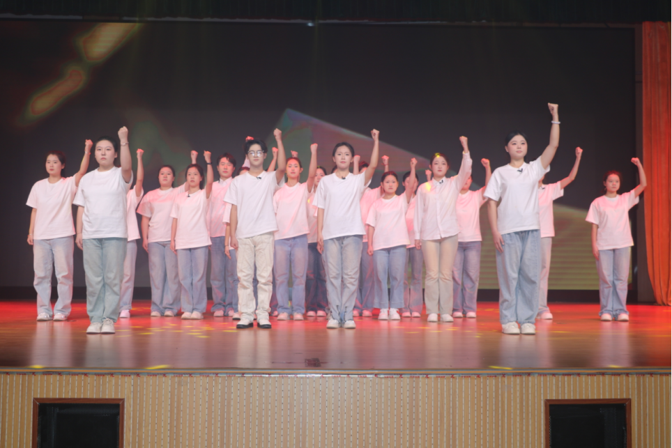 红韵铸魂,技绽芳华——bat365学前教育系第二届技能节盛大启航(图12) 红韵铸魂,技绽芳华——bat365学前教育系第二届技能节盛大启航(图12)